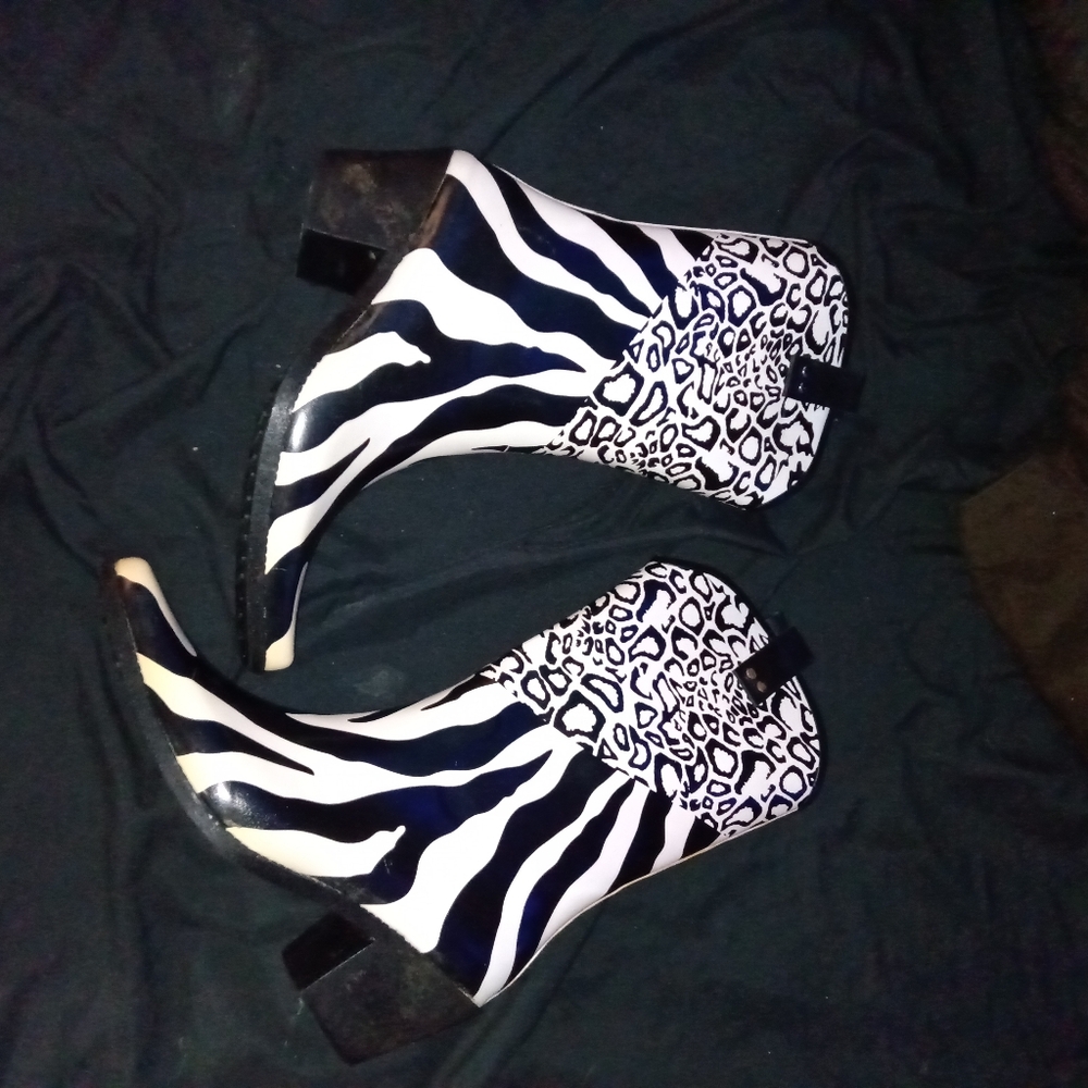 Animal Print Rain Boots - Picture 7 of 8